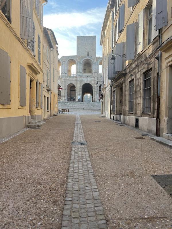 Chez Sam Et L'As Du Forum, Centre Ville Arles Esterno foto